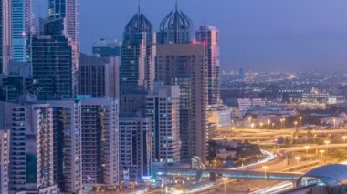 Dubai Yat Limanı gökdelenler için gün timelapse, Birleşik Arap Emirlikleri Dubai gece Jlt üzerinden doğmadan'deki hava üstten görünüm.