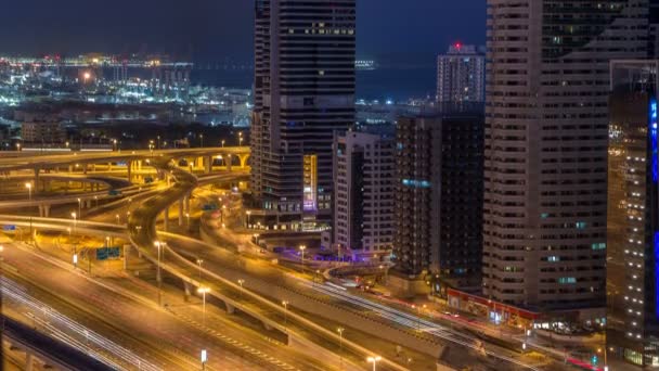 Дубай Марина хмарочосів Топ пташиного польоту перед сходом сонця з Jlt в Дубаї ніч на день timelapse, ОАЕ. — стокове відео