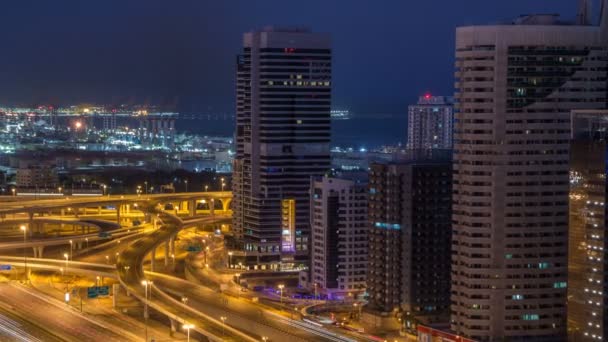 Dubai Marina rascacielos vista aérea antes del amanecer de JLT en Dubai noche al día timelapse, Emiratos Árabes Unidos . — Vídeo de stock