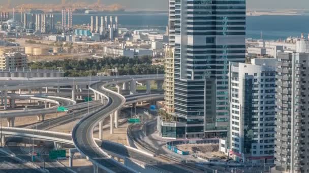 Αεροφωτογραφία του μια sheikh zayed road τομή σε μια μεγάλη πόλη timelapse. — Αρχείο Βίντεο