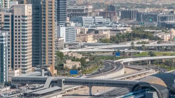 Vista aérea de una intersección de carreteras de Sheikh Zayed en una gran ciudad timelapse . — Vídeo de stock