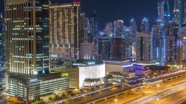 Úžasné obrovské mrakodrapy Dubaj marina timelapse. — Stock video