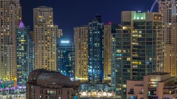 Fantastiska Takterrass Skyline Över Dubai Marina Med Båtar Timelapse Upplysta — Stockvideo