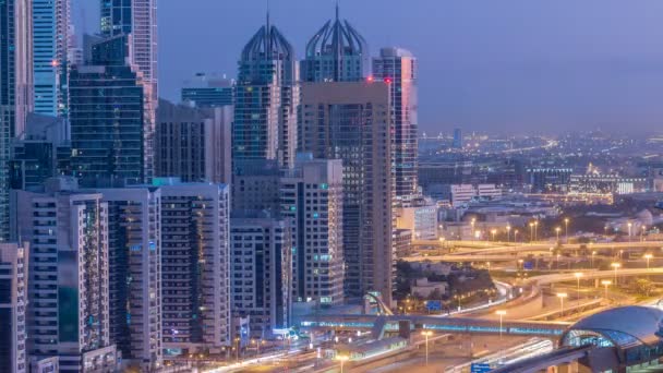 Dubai Yat Limanı gökdelenler için gün timelapse, Birleşik Arap Emirlikleri Dubai gece Jlt üzerinden doğmadan'deki hava üstten görünüm. — Stok video