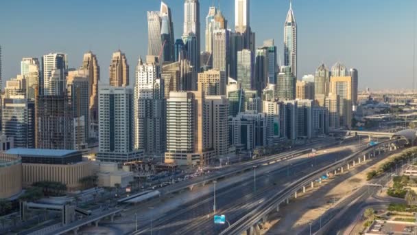 Torres da Marina do Dubai durante a cronologia aérea do pôr do sol, Emirados Árabes Unidos — Vídeo de Stock
