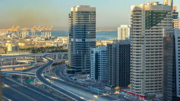 Dubai Marina felhőkarcolók légi felülnézet napkeltekor Jlt a timelapse Dubai, Egyesült Arab Emírségek. — Stock videók