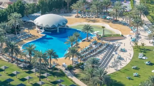 Luftaufnahme Vom Wolkenkratzer Auf Schwimmbäder Jbr Zeitraffer Dubai Uae Grüner — Stockvideo