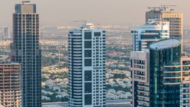 迪拜码头和 Jlt 摩天大楼空中天际线在日落时光流逝 多个最高的塔楼的伟大视角 建筑物上空的阳光 阿拉伯联合酋长国 — 图库视频影像