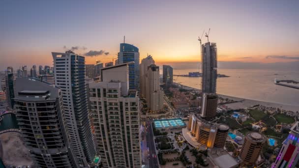 JBR y Dubai marina después del atardecer aéreo día a noche timelapse — Vídeos de Stock