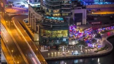 Lüks Dubai Yat Limanı kanal ve mesire gece timelapse, Dubai, Birleşik Arap Emirlikleri