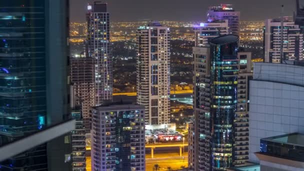 Dubai marina e arranha-céus JLT aéreo skyline noite timelapse . — Vídeo de Stock