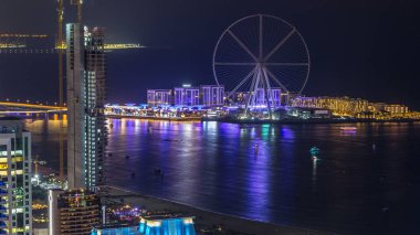 Bluewaters Island hava gece timelapse dönme dolap, yeni alışveriş merkezi ve restoranlar, alanda yürüyüş ile eğlence ve seyahat Dubai'de spot açılan