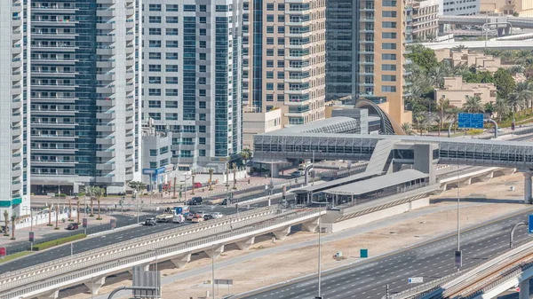 두바이 마리나 Timelapse에 두바이 트램의 두바이 마리나 Jbr 두바이 메트로와 — 스톡 사진