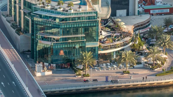 Kanał Dubai Marina Luxury Promenada Palmami Caffees Timelapse Ruch Moście — Zdjęcie stockowe