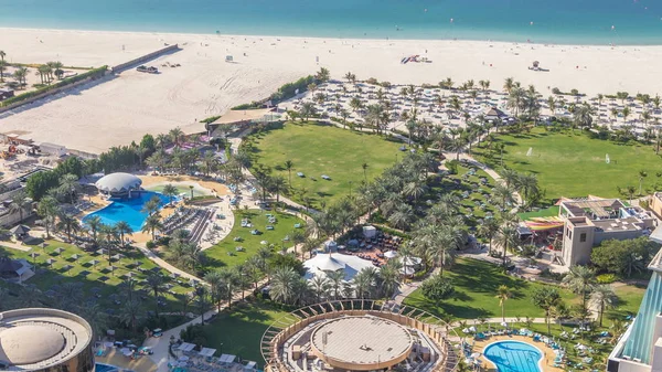 Vista Aerea Grattacieli Moderni Spiaggia Con Prato Verde Jumeirah Beach — Foto Stock