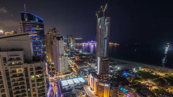 Luftaufnahme Von Modernen Beleuchteten Wolkenkratzern Und Strand Jumeirah Beach Residence — Stockfoto