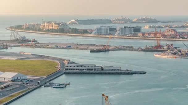 Letecký pohled na ostrov Palm Jumeirah timelapse. — Stock video