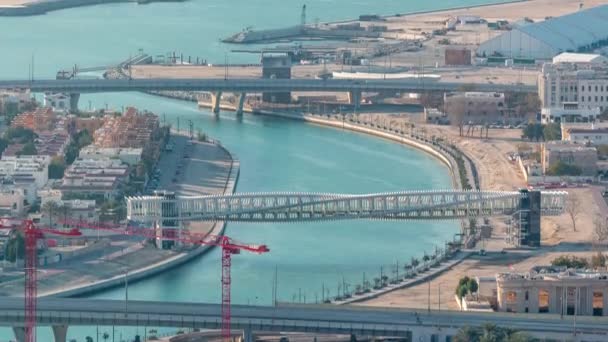 Letecký vew Dubaj Marina s nákupní centrum, restaurace, věže a jachty noční timelapse, Spojené arabské emiráty. — Stock video