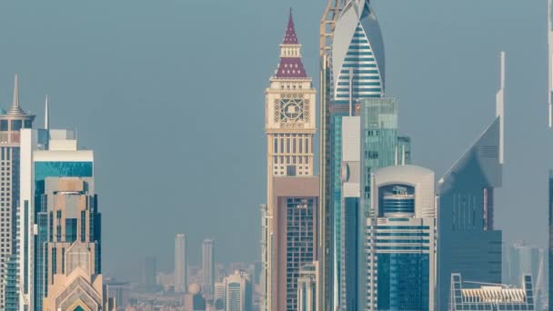 Повітряні vew Дубай Марина з постійно торговий центр, ресторани, вежі і яхт день на ніч timelapse, Об'єднані Арабські Емірати. — стокове відео