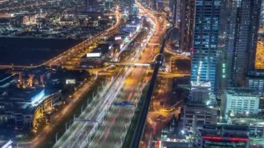 Dubai Yat Limanı mesire ve yüzen ile kanal güzel hava görünümünü yatlar ve gün batımından önce Dubai, BAE tekneler.