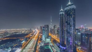 Dubai Yat Limanı mesire ve yüzen ile kanal güzel hava görünümünü yatlar ve gün batımından önce Dubai, BAE tekneler.