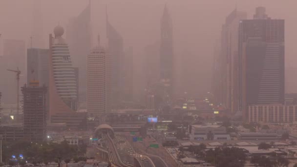 Kum fırtınası sırasında Dubai şehir manzarası gündüz gece timelapse — Stok video
