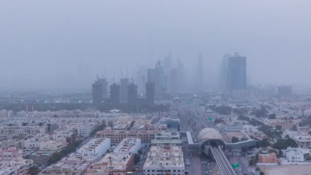 Kum fırtınası sırasında Dubai şehir manzarası gündüz gece timelapse — Stok video