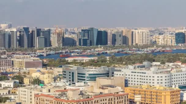 Flygvy över grannskapet Deira med typiska byggnader Timelapse, Dubai, Förenade Arabemiraten — Stockvideo