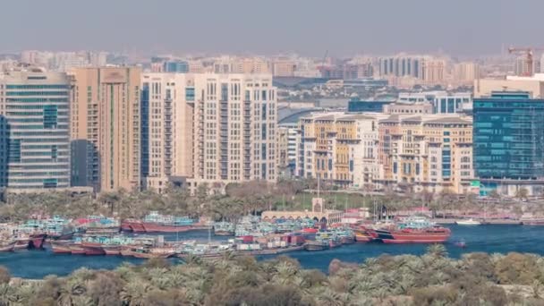 Flygvy över grannskapet Deira med typiska byggnader Timelapse, Dubai, Förenade Arabemiraten — Stockvideo