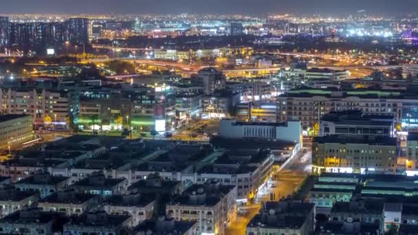 Tipik binalar gece timelapse ile mahalle Deira havadan görünümü, Dubai, Birleşik Arap Emirlikleri — Stok video