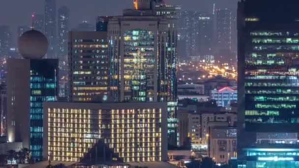 전형적인 건물 야간 경과, 두바이, 아랍 에미리트와 이웃 데이라의 공중 보기 — 비디오
