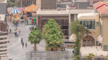 Dubai, Bae Jbr timelapse tatilde yürüyüş ve güneşlenme plaj ve turistlerin havadan görünümü
