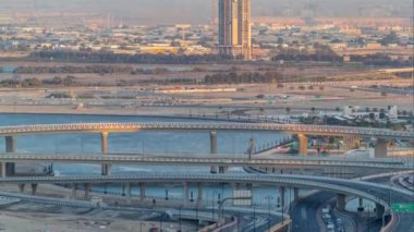 Dubai Creek Limanı'nın yakınında inşaat ve kavşak hava zaman atlamalı. Dubai - Bae.