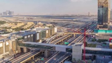 İnşaat altında inşaat ile Finans merkezi yol timelapse havadan görünümü