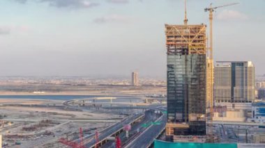 Dubai şehir merkezinde vinçler ve işçi zaman atlamalı inşaat faaliyeti, Bae.