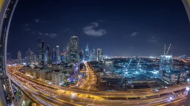 ダウンタウンと金融街ドバイの夜のタイムラプス、アラブ首長国連邦の超高層ビルの空中ビュー — ストック動画