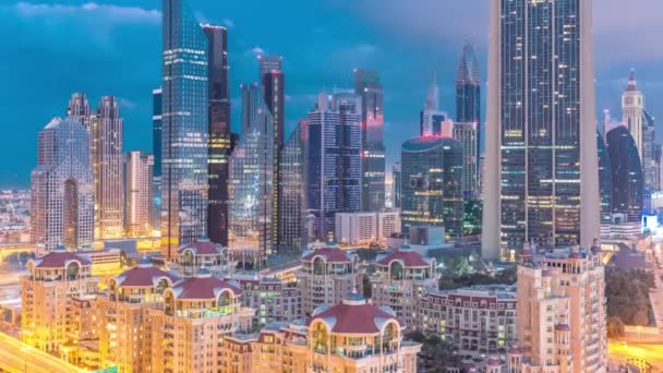 Widok na panoramę budynków Sheikh Zayed Road i DIFC Night to Day timelapse w Dubaju, ZEA. — Wideo stockowe