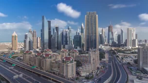 Zobacz panoramę budynków timelapse Difc i ulicy Sheikh Zayed Road w Dubaju, Zjednoczone Emiraty Arabskie. — Wideo stockowe