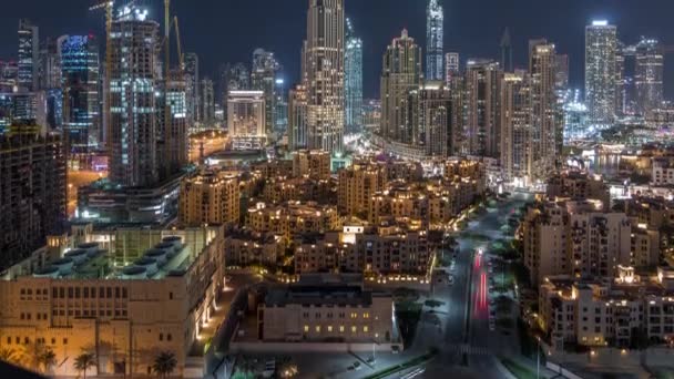 Nádherná panorama města Dubaje a obchodní zátoka s moderní architekturou v noci s časovou docházky. — Stock video