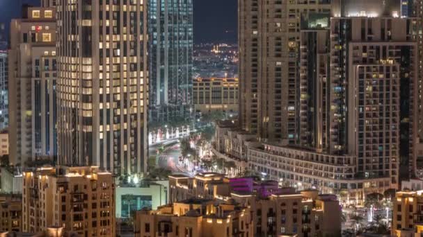 Intersección de tráfico nocturno timelapse en Mohammed Bin Rashid Boulevard — Vídeo de stock