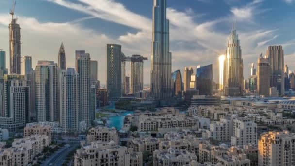 Dubai Downtown Skyline podczas zachodu słońca z Burdż Chalifa i innych wież paniramiczny widok z góry w Dubaju — Wideo stockowe