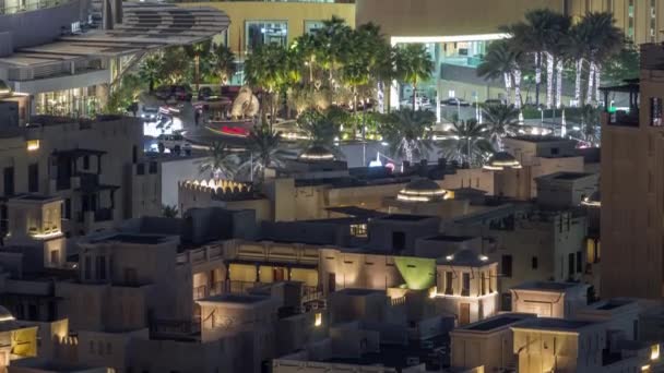 Vista superior da entrada do shopping center e espaço de estacionamento timelapse com tráfego na estrada . — Vídeo de Stock