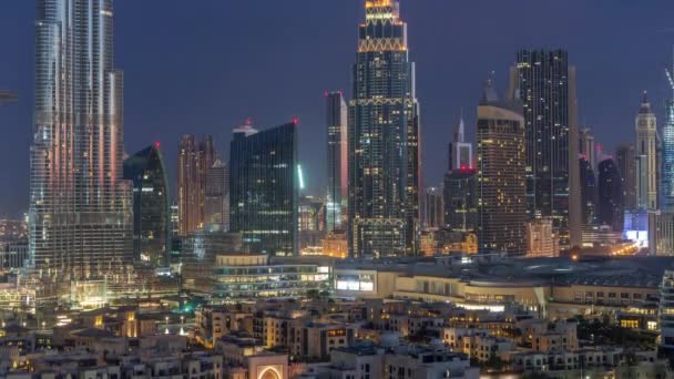 Dubai Downtown skyline nuit au jour le jour timelapse avec Burj Khalifa et d'autres tours vue paniramique du sommet à Dubaï — Video