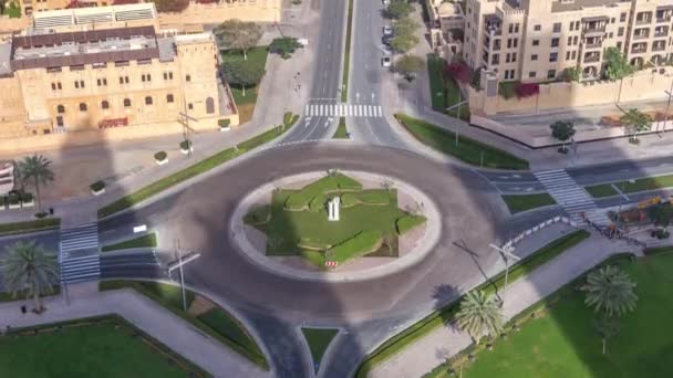 Letecký pohled na kruhovým kruhovém kruhu v Dubaji z centra města. Dubaj, Spojené arabské emiráty.