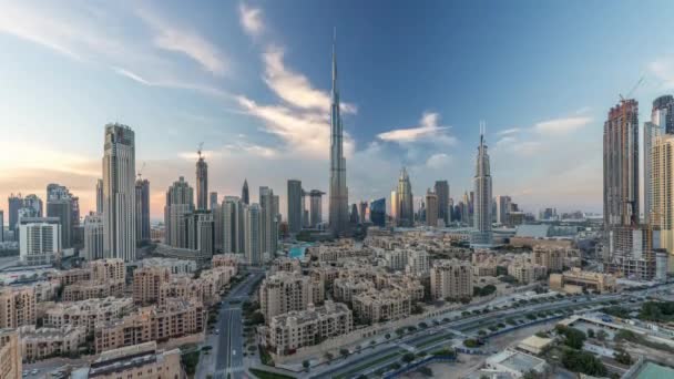 Dubai Downtown Skyline dzień do nocy timelapse z Burdż Chalifa i innych wież paniramiczny widok z góry w Dubaju — Wideo stockowe