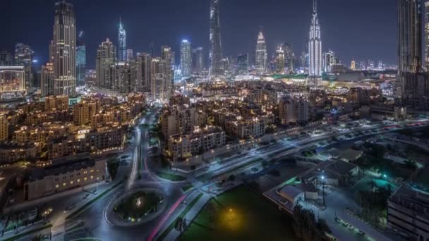 Dubai şehir merkezinde bir kavşak daire yolun havadan görünümü yukarıda gece timelapse. Dubai, Birleşik Arap Emirlikleri. — Stok video