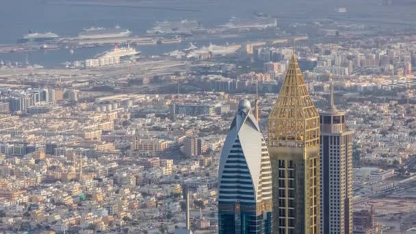 Innenstadt von Dubai im morgendlichen Zeitraffer mit Wolkenkratzern — Stockvideo