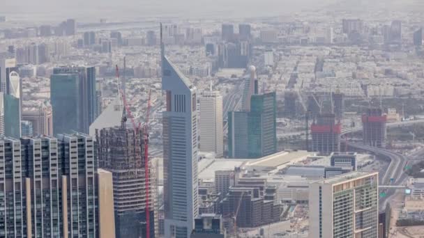 Centro de Dubai en la mañana timelapse después del amanecer. Vista aérea con torres y rascacielos — Vídeos de Stock