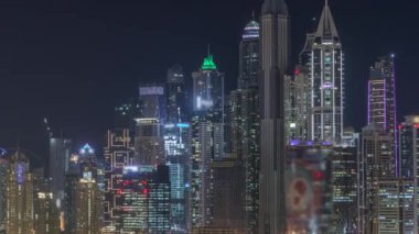 Dubai Marina gökdelenler ve golf sahası gece timelapse, Dubai, Birleşik Arap Emirlikleri