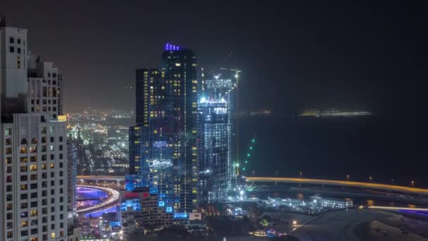 Waterfront áttekintése Jumeirah Beach Residence JBR látképe légi éjszaka TimeLapse — Stock videók